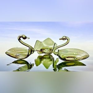 Duncan Miller swan’s glass trio two hand blown swans with Lilly pad candy dish